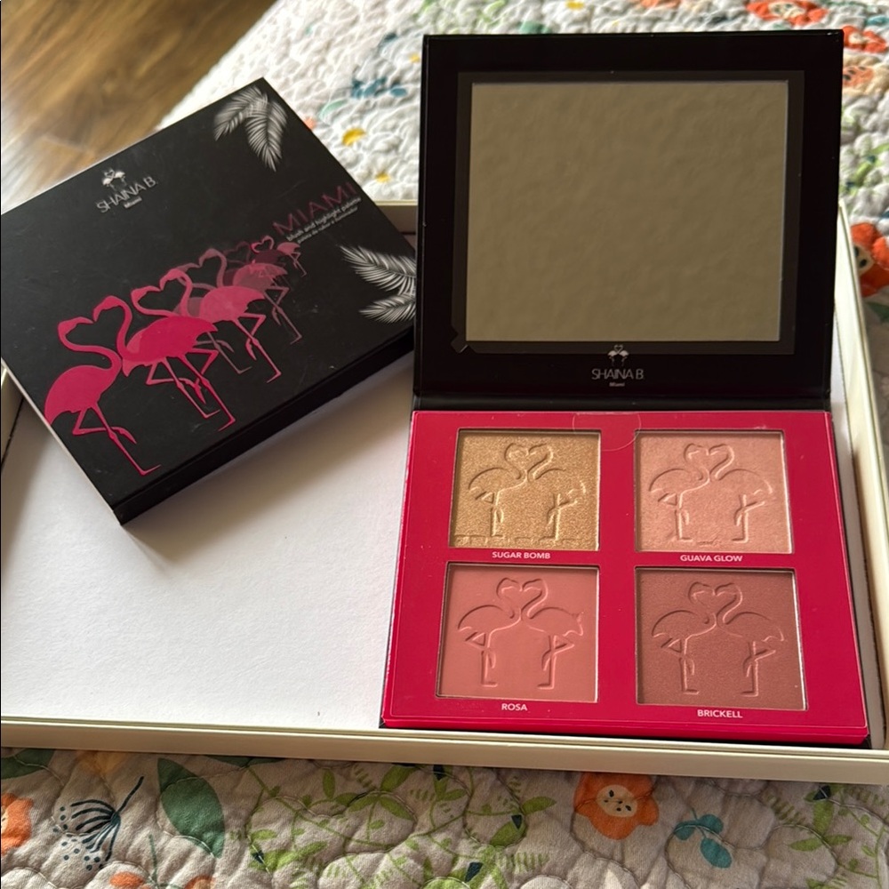Shaina B.
MIAMI MINI PALETTE - BLUSH AND HIGHLIGHT - Picture 3 of 5